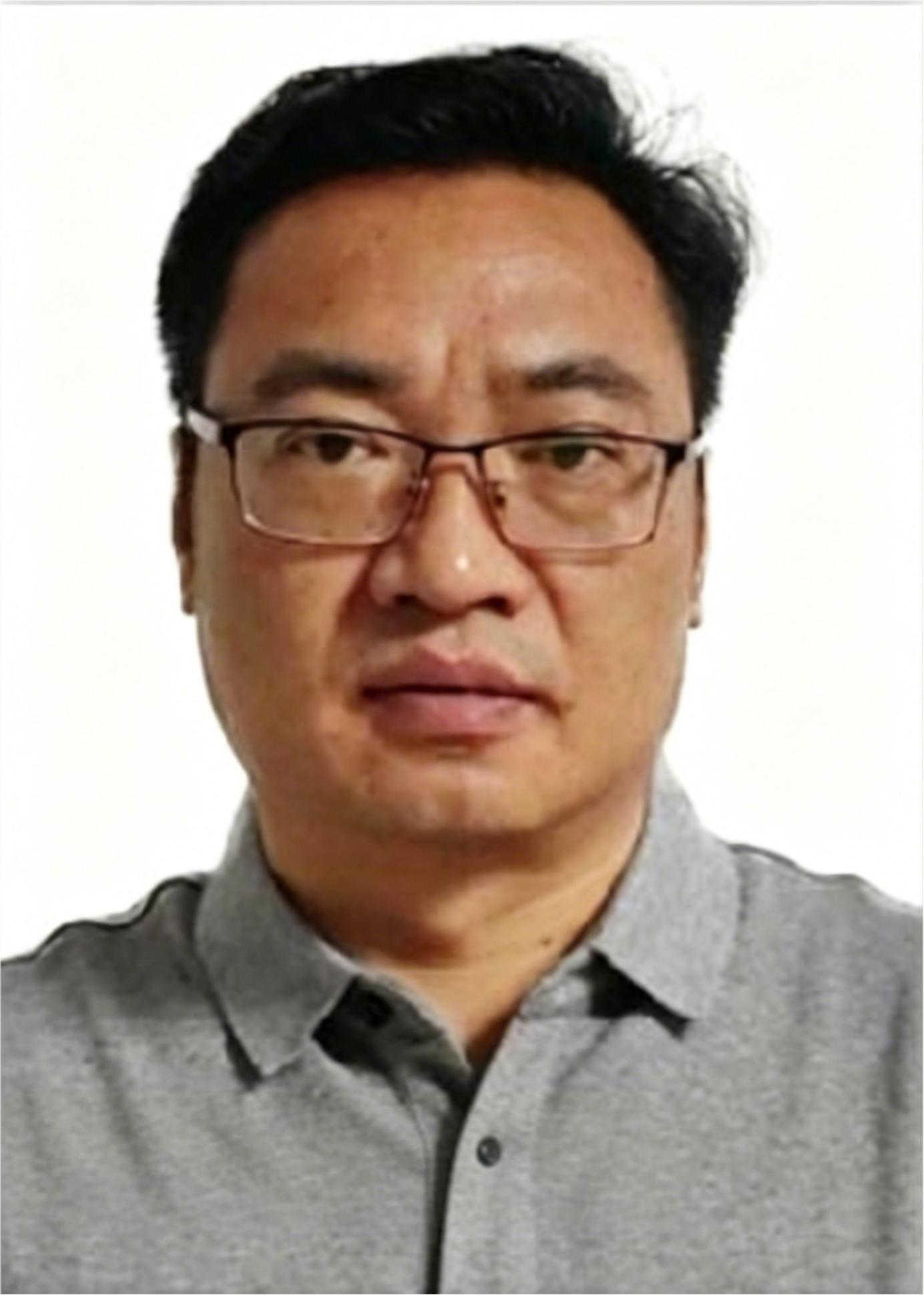 尹宏
